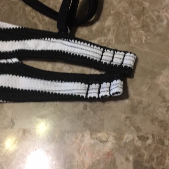 Striped swim suit top that has adorable back - Picture 4 of 4